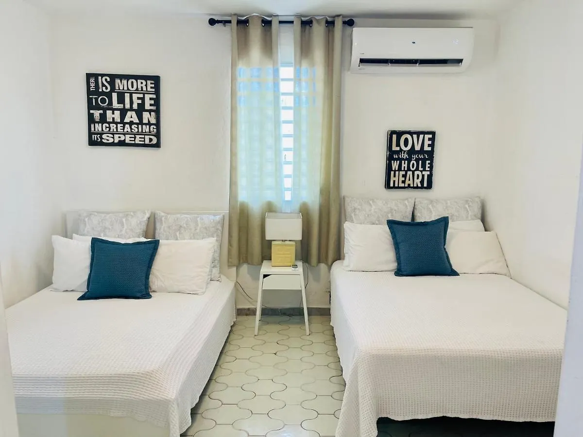 아파트 Multi Home In Isla Verde Beach Area With 5 Separate Apts Include 10 Bedrooms And 6 Bathrooms Sleep 26 People 산후안