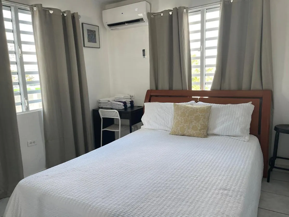 아파트 Multi Home In Isla Verde Beach Area With 5 Separate Apts Include 10 Bedrooms And 6 Bathrooms Sleep 26 People 산후안