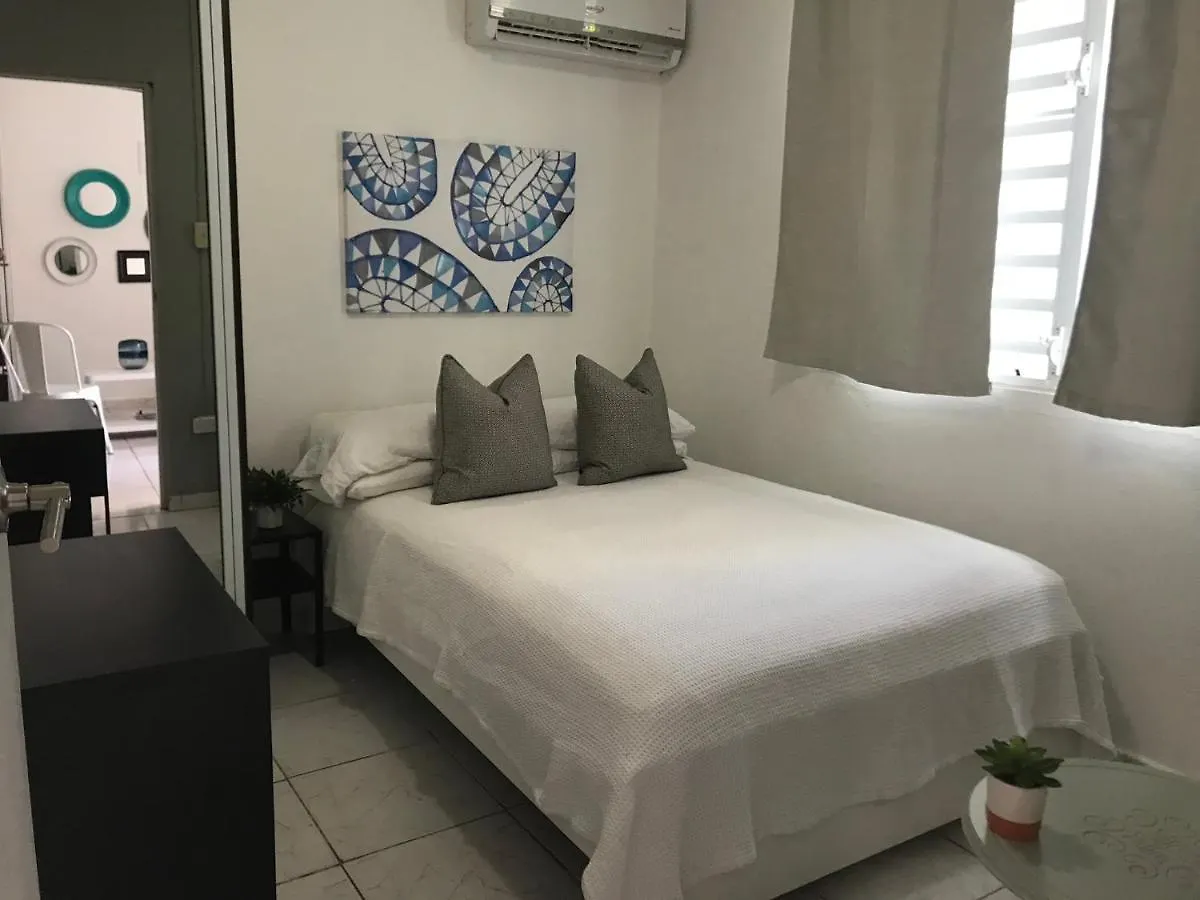 Multi Home In Isla Verde Beach Area With 5 Separate Apts Include 10 Bedrooms And 6 Bathrooms Sleep 26 People 산후안