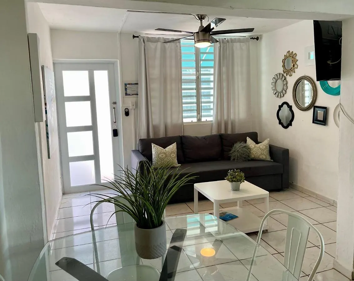 Multi Home In Isla Verde Beach Area With 5 Separate Apts Include 10 Bedrooms And 6 Bathrooms Sleep 26 People 산후안 푸에르토리코