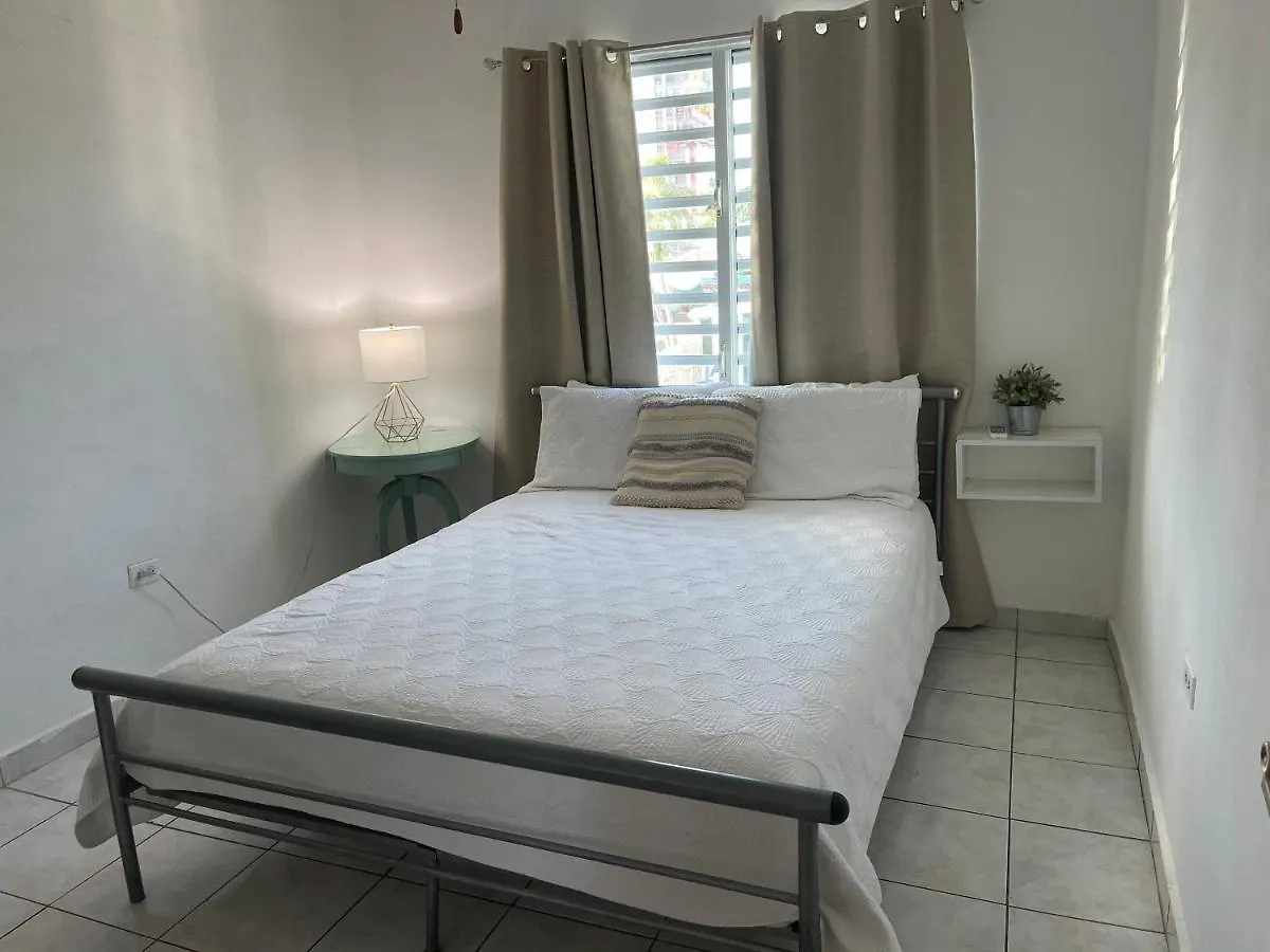 Multi Home In Isla Verde Beach Area With 5 Separate Apts Include 10 Bedrooms And 6 Bathrooms Sleep 26 People 산후안 푸에르토리코